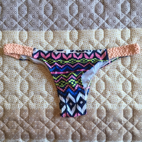 🆕 Bikini - Picture 3 of 8